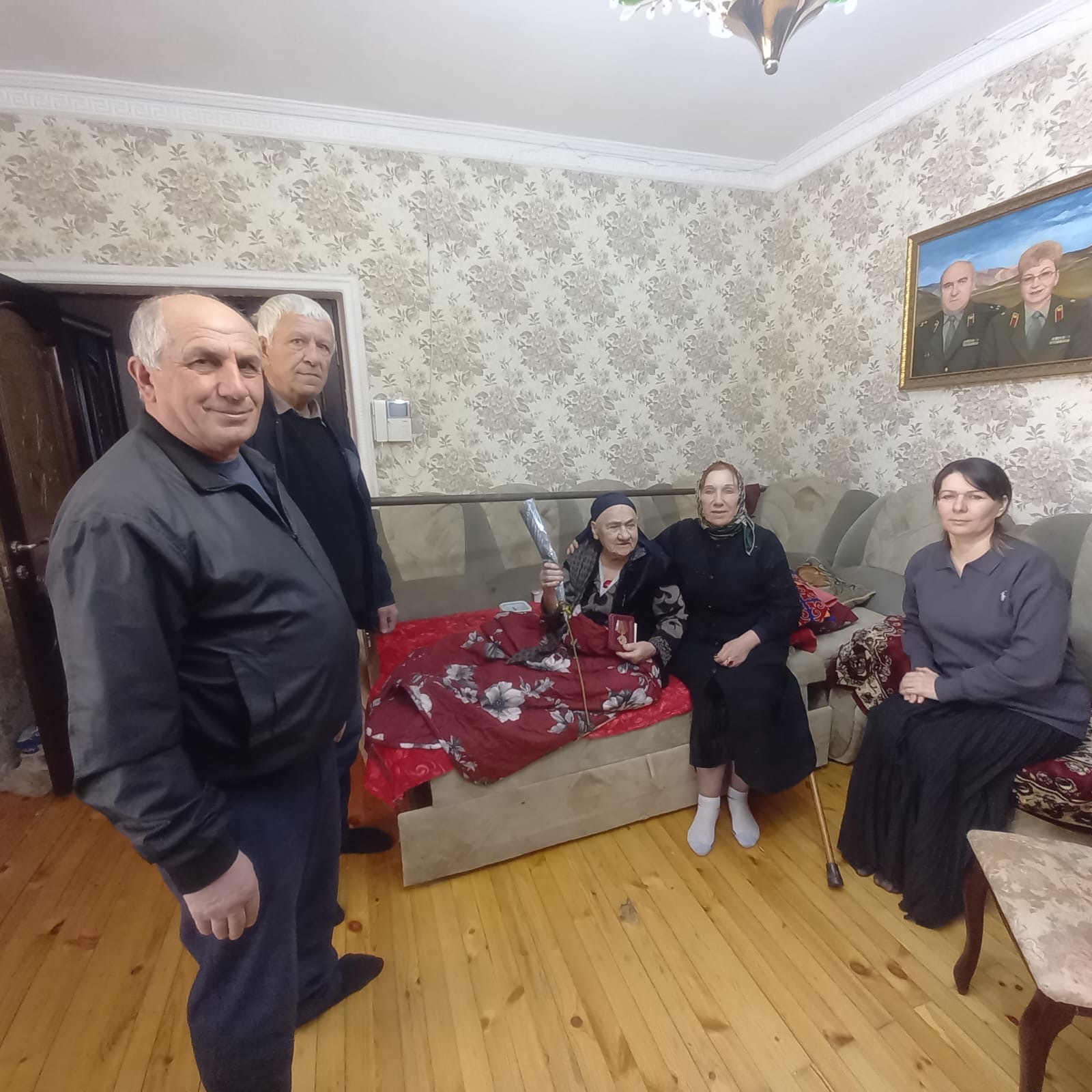Поздравили тружениц тыла.