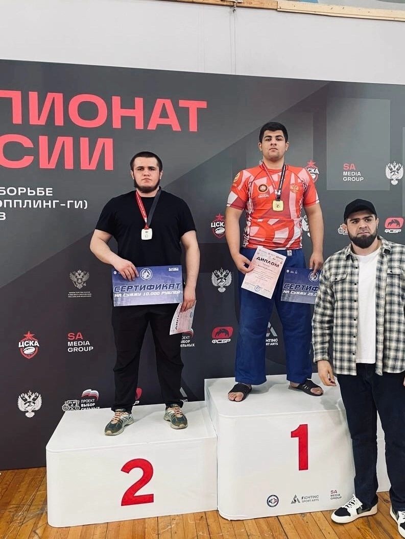 Насрулаев Шахмурад - Призёр чемпионата России среди студентов по грэпплингу..