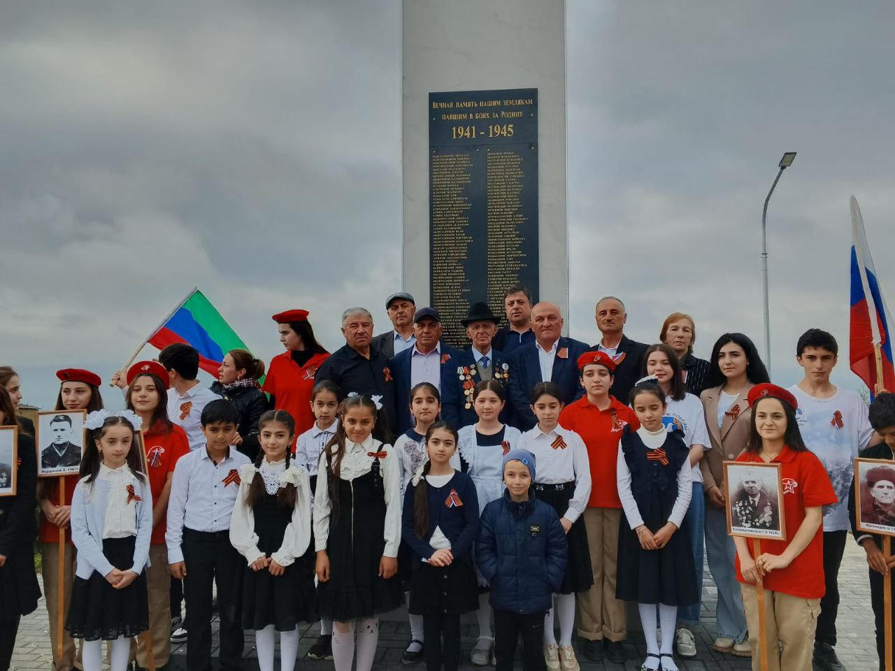 МЕРОПРИЯТИЕ У ПАМЯТНИКА «ПАВШИМ В ГОДЫ ВОВ».