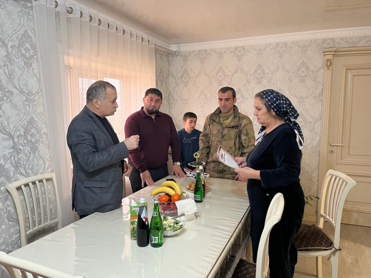 Вручили благодарственные письма участникам СВО. Вручили благодарственные письма участникам СВО.