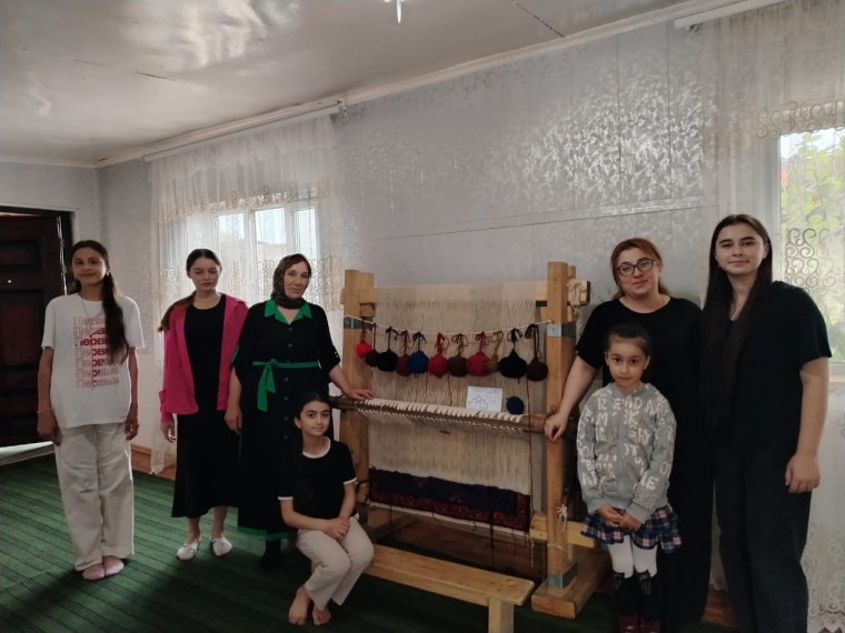 Кружковое занятие по рукоделию. Кружковое занятие по рукоделию.